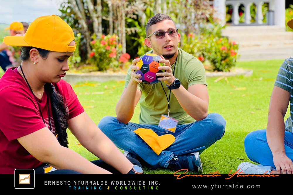 Reconocimientos internacionales a Ernesto Yturralde por su trayectoria en Desarrollo Organizacional